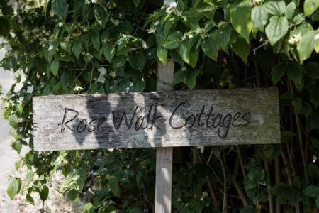 Two Rose Walk Cottage Cotswolds Moreton-in-Marsh Exterior photo