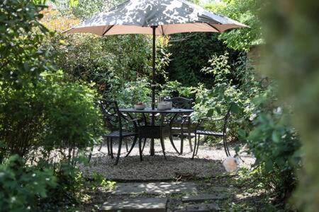Two Rose Walk Cottage Cotswolds Moreton-in-Marsh Exterior photo