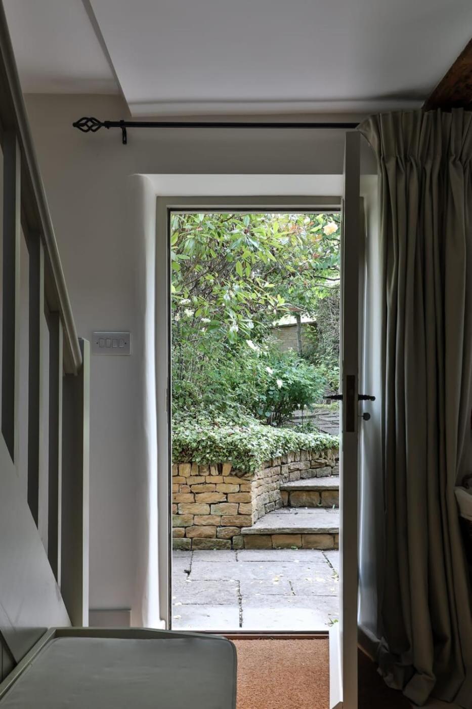 Two Rose Walk Cottage Cotswolds Moreton-in-Marsh Exterior photo